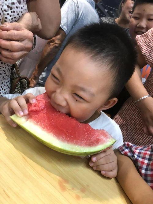 吃瓜人姿势,揭秘吃瓜人的独特姿势与趣味生活 第3张 吃瓜人姿势,揭秘吃瓜人的独特姿势与趣味生活 第3张